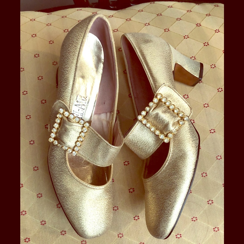 Vintage Bel Air gold pump